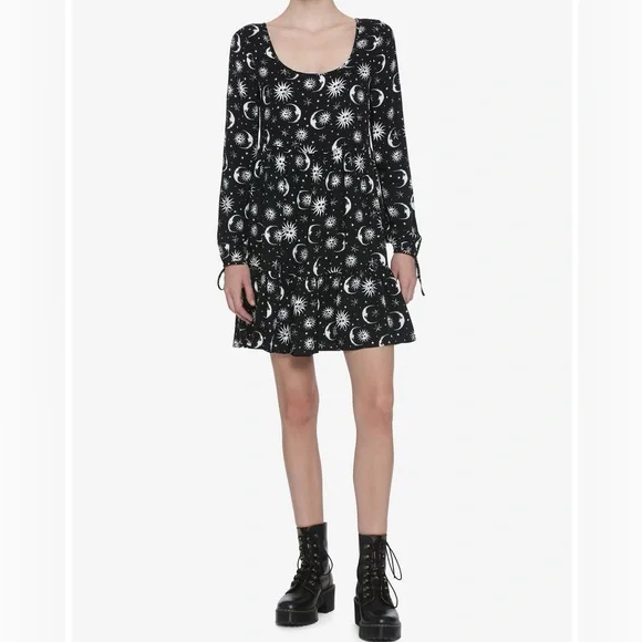 Hot Topic Black & White Celestial Long-Sleeve Empire Waist Juniors Mini Dress - Picture 5 of 10